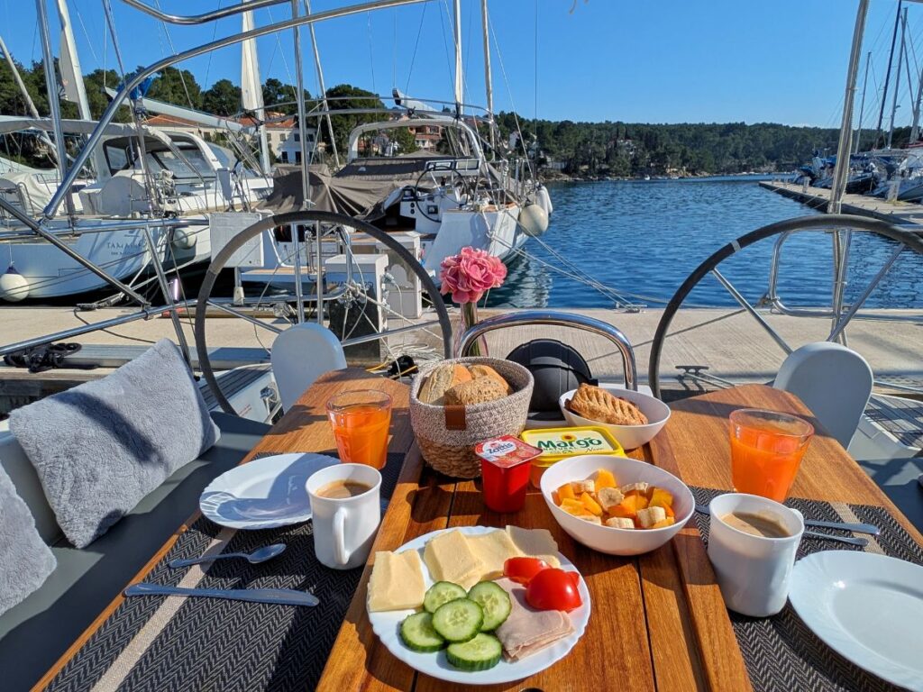 Hvar - Vrboska, Hausboot