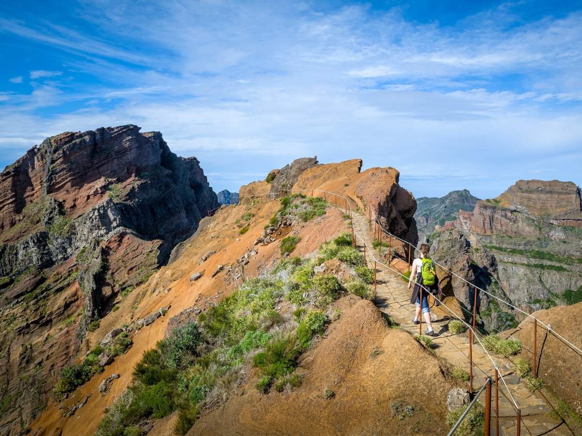 Wandern vom Pico do Areeiro zum Pico Ruivo auf Madeira